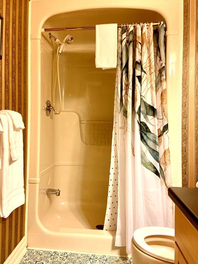 Weatherpine Inn Niagara-on-the-Lake Екстериор снимка
